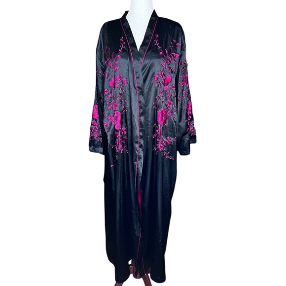 cabaret Other - VINTAGE CABARET Black Satin w/Red Embroidery Maxi Kimono Fully Lined Robe XL